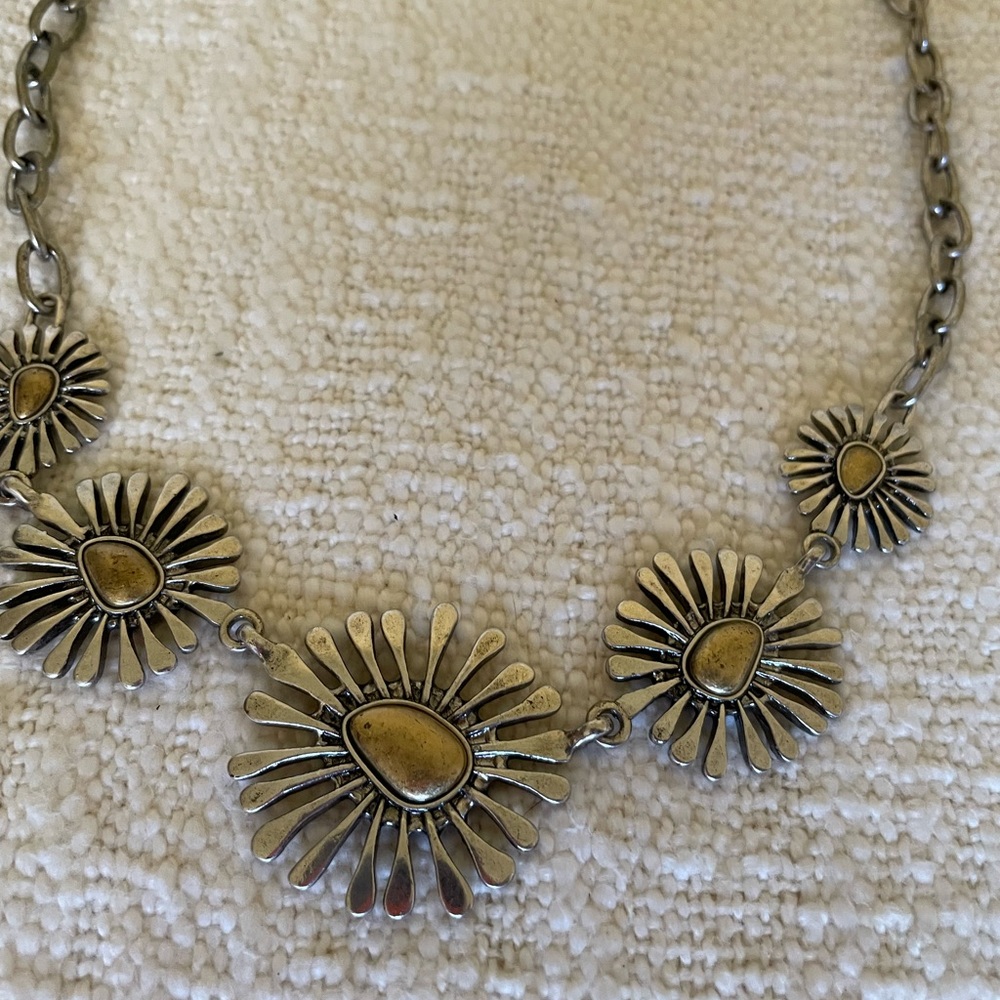 Lucky brand silver/gold necklace - Picture 2 of 8